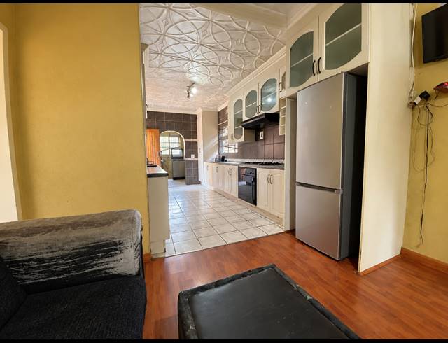 23 BEDROOM HOUSE FOR SALE IN BEDWORTH PARK